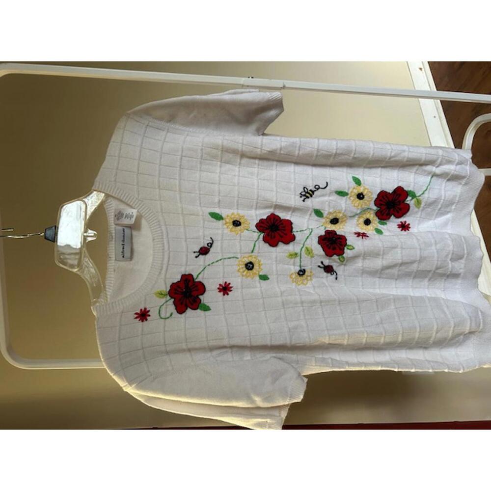Alfred Dunner White Short-Sleeve Sweater with Red & Yellow Floral Embroidery